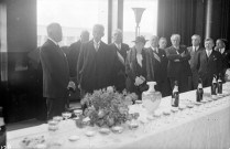 Remise d'un souvenir par la municipalité à Monsieur Levasseur, directeur de la fanfare "La Boulonnaise" (10 juillet 1938)