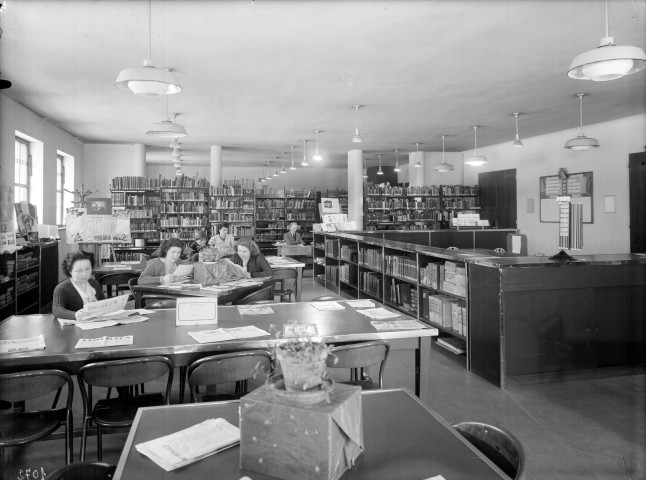 Bibliothèque, salle de lecture